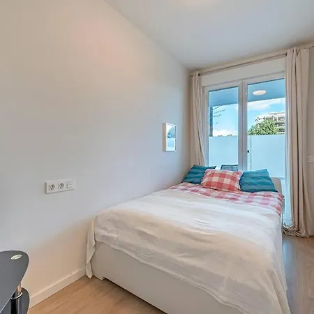 Bright & Modern 2bdr *pool *parking * 马尔韦利亚