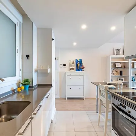 Bright & Modern 2bdr *pool *parking 公寓