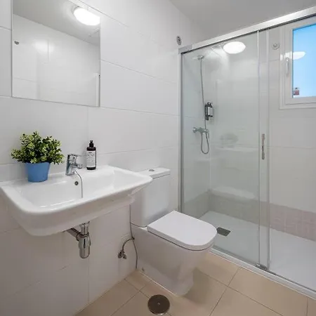 Bright & Modern 2bdr *pool *parking 公寓 *