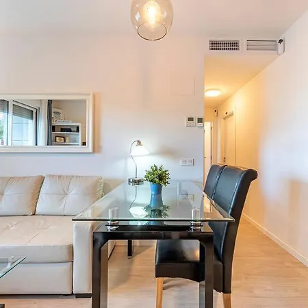 Bright & Modern 2bdr *pool *parking * 马尔韦利亚