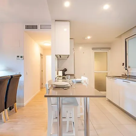 Bright & Modern 2bdr *pool *parking 公寓 *
