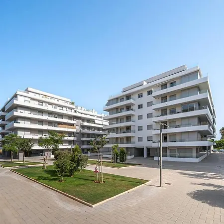 Bright & Modern 2bdr *pool *parking * 马尔韦利亚
