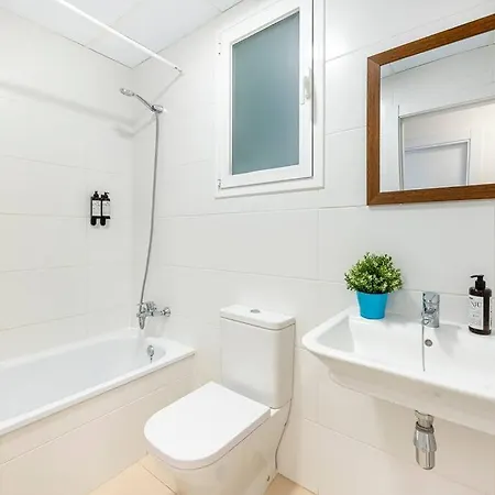 Bright & Modern 2bdr *pool *parking 公寓