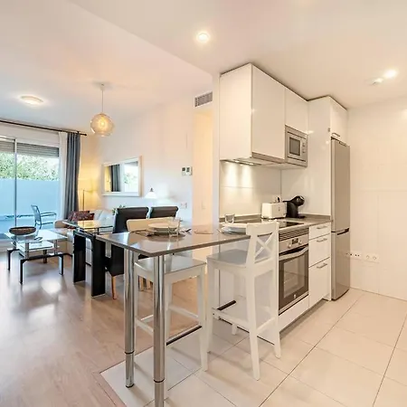 Bright & Modern 2bdr *pool *parking 公寓