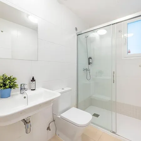 Bright & Modern 2bdr *pool *parking 公寓