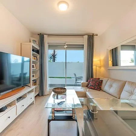 Bright & Modern 2bdr *pool *parking * 马尔韦利亚